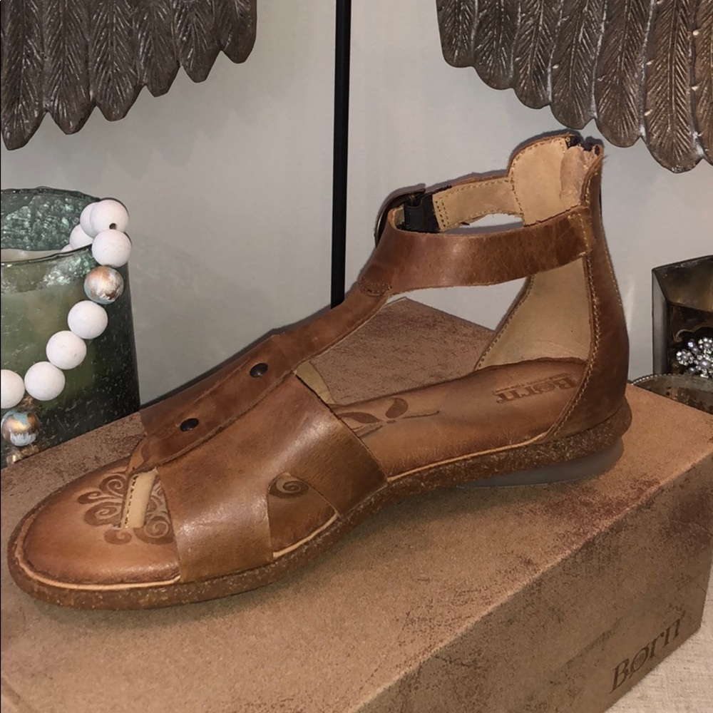 NWOT- Brand New Born Timina Sandal